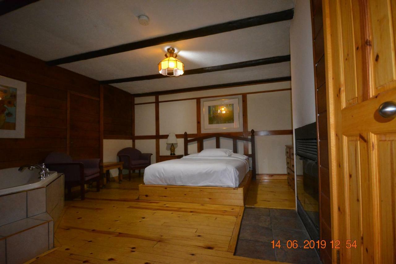 Auberge Alpine Inn Sainte-Adèle Exteriör bild